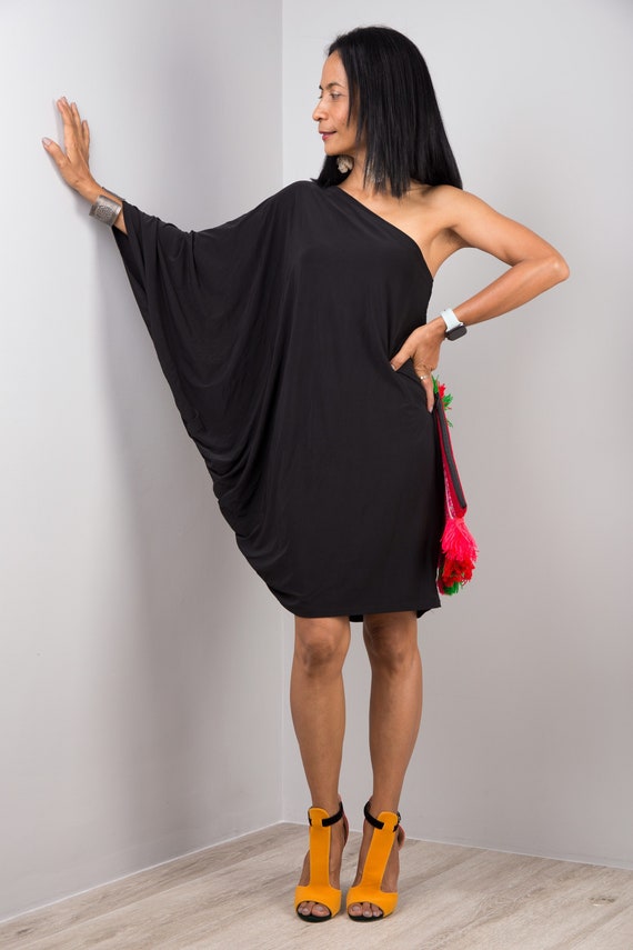 short one shoulder formal dress Zapaka Women Black Short Homecoming Dress Sheath One Shoulder Cocktail Dress with Beading, Black / US2 main image 1