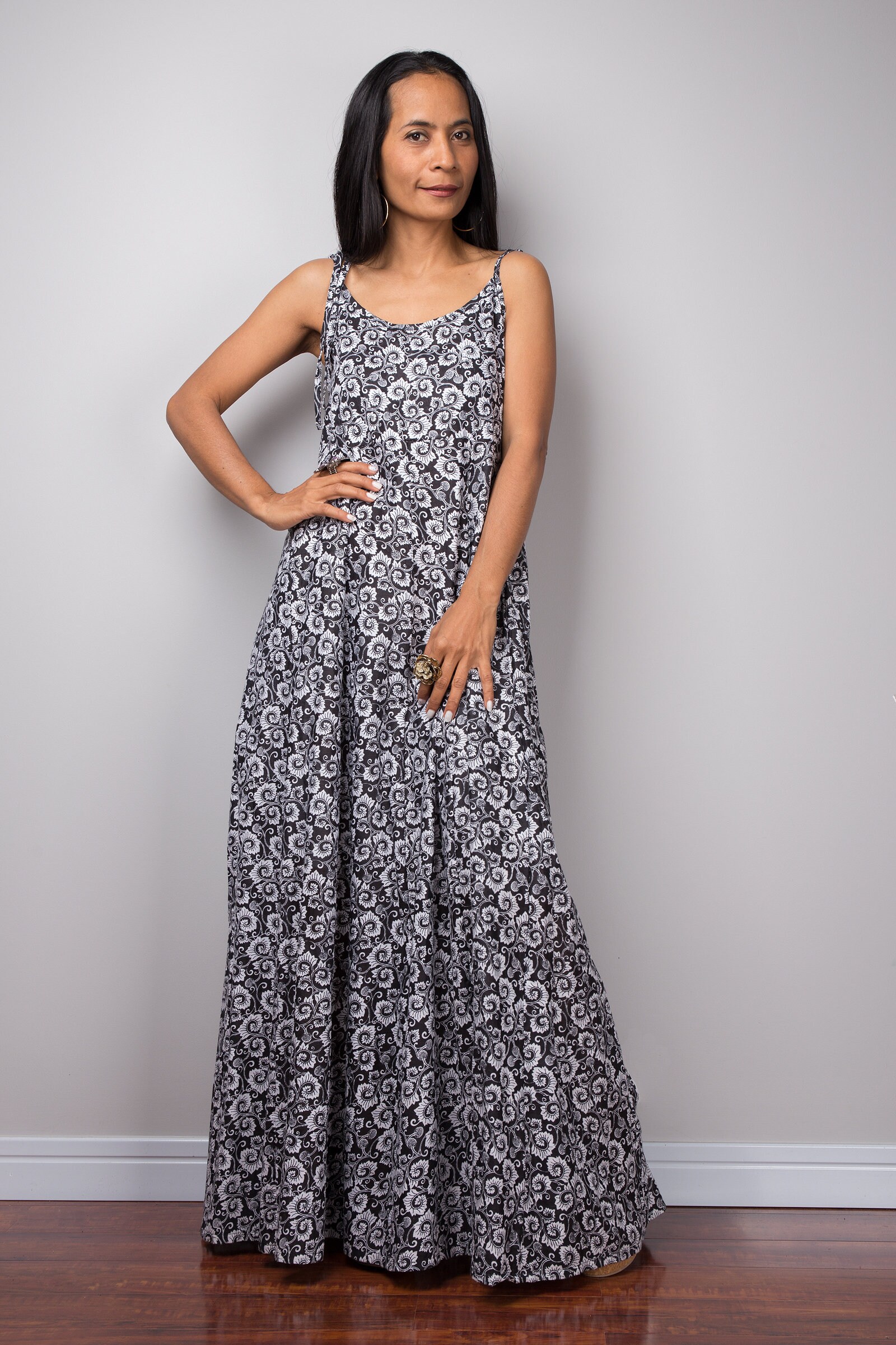 black travel dress for women Women's Travel Dress: Hidden Pockets, Elegant Design