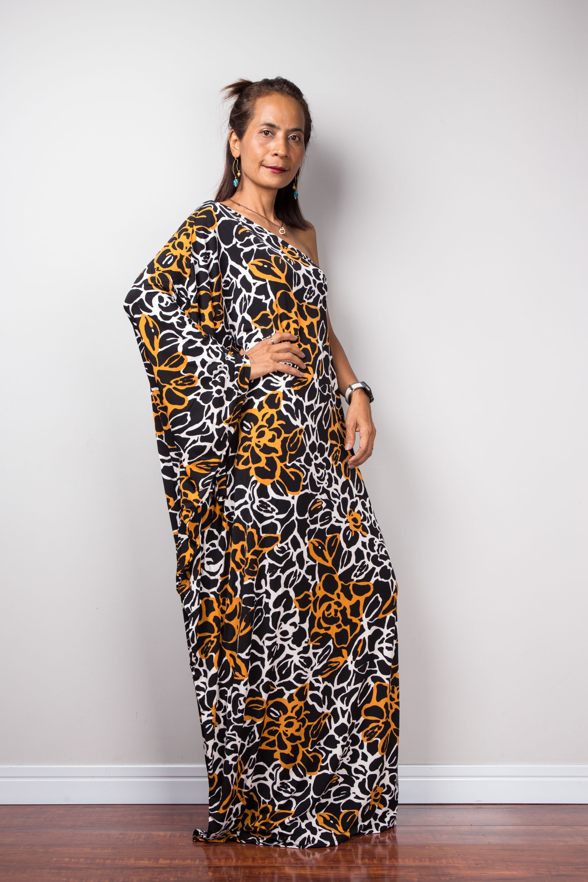 黒のワンショルダードレス、ボヘミアン マキシドレス、オフショルダー