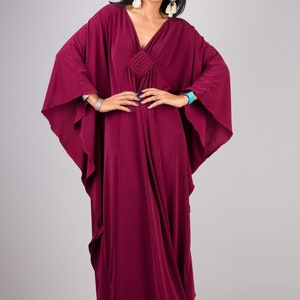 Off White Kaftan Maxi Kleid, langes weißes Kleid, Frauen Kaftan, weißes Abendkleid, Resort Kleid, Plus Größe Kaftan Kleid, Göttin Kleid Burgundy