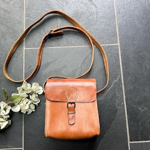 Petit sac à bandoulière en cuir marron vintage des années 1970 Jeffrey Lawrence, sac à main en cuir vintage pour appareil photo, sac à main en cuir vintage