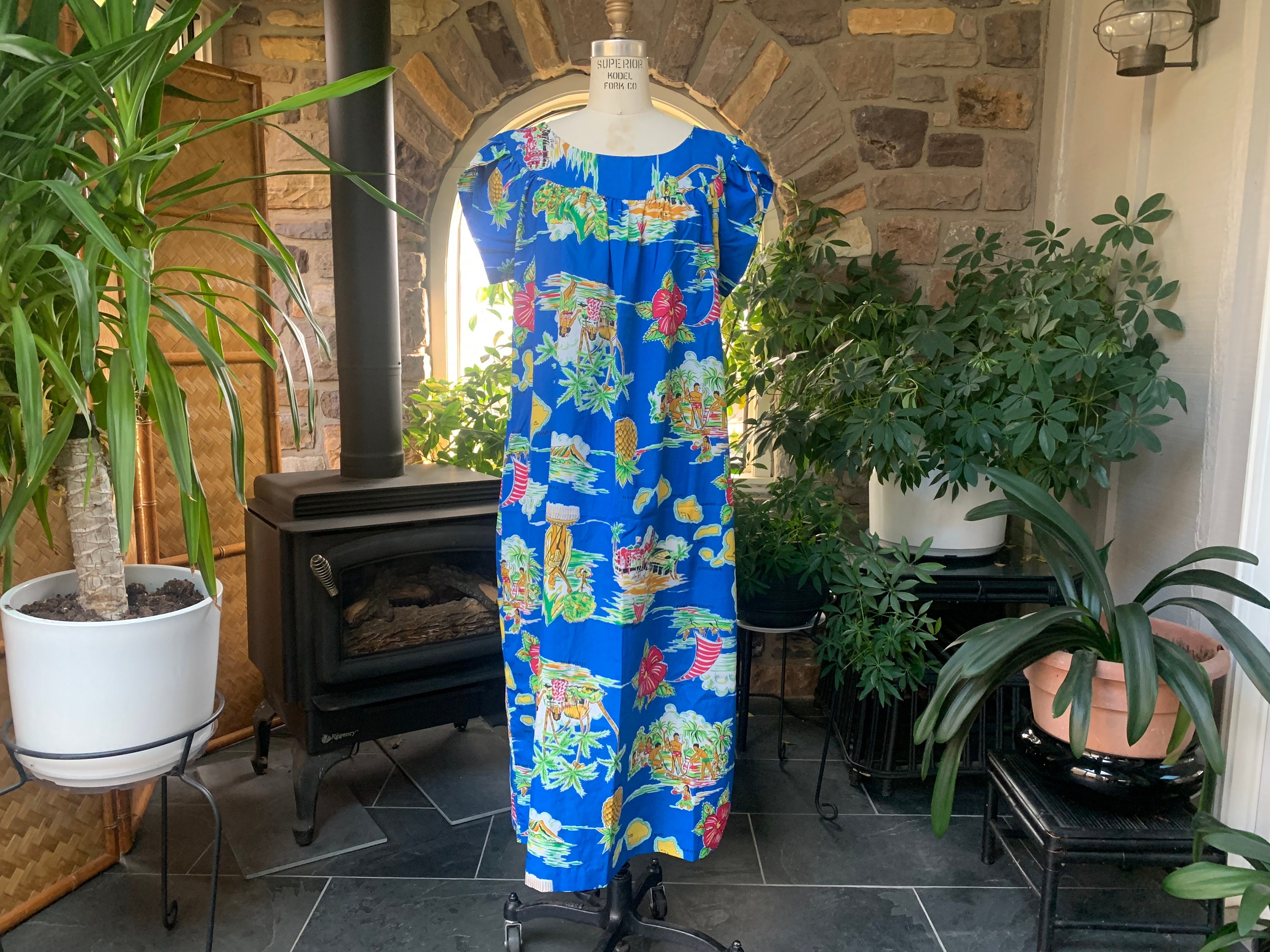 Polyester muumuu 2025