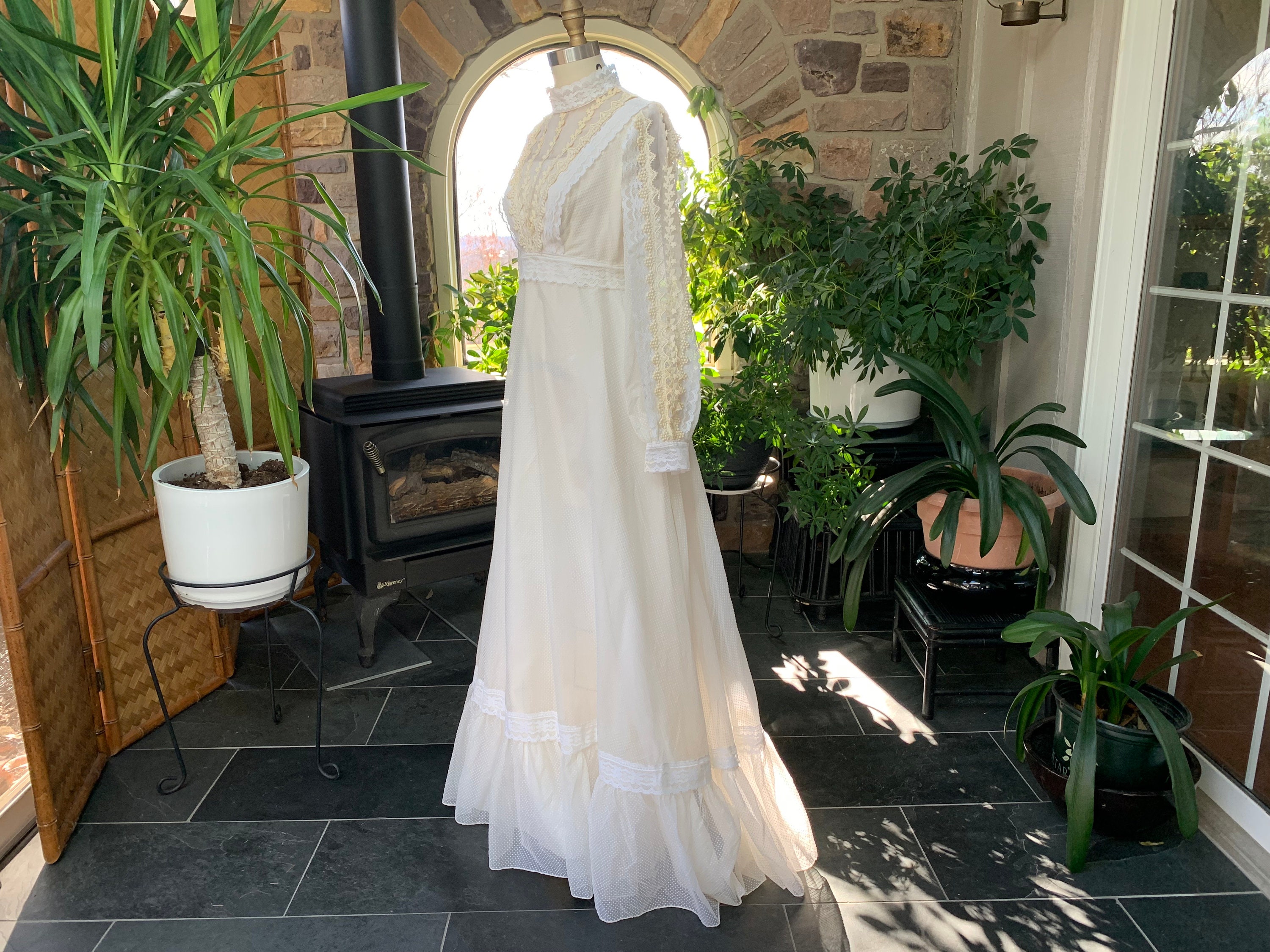Vintage 1960s Ivory Dotted Swiss Ivory Lace Bohemian Wedding