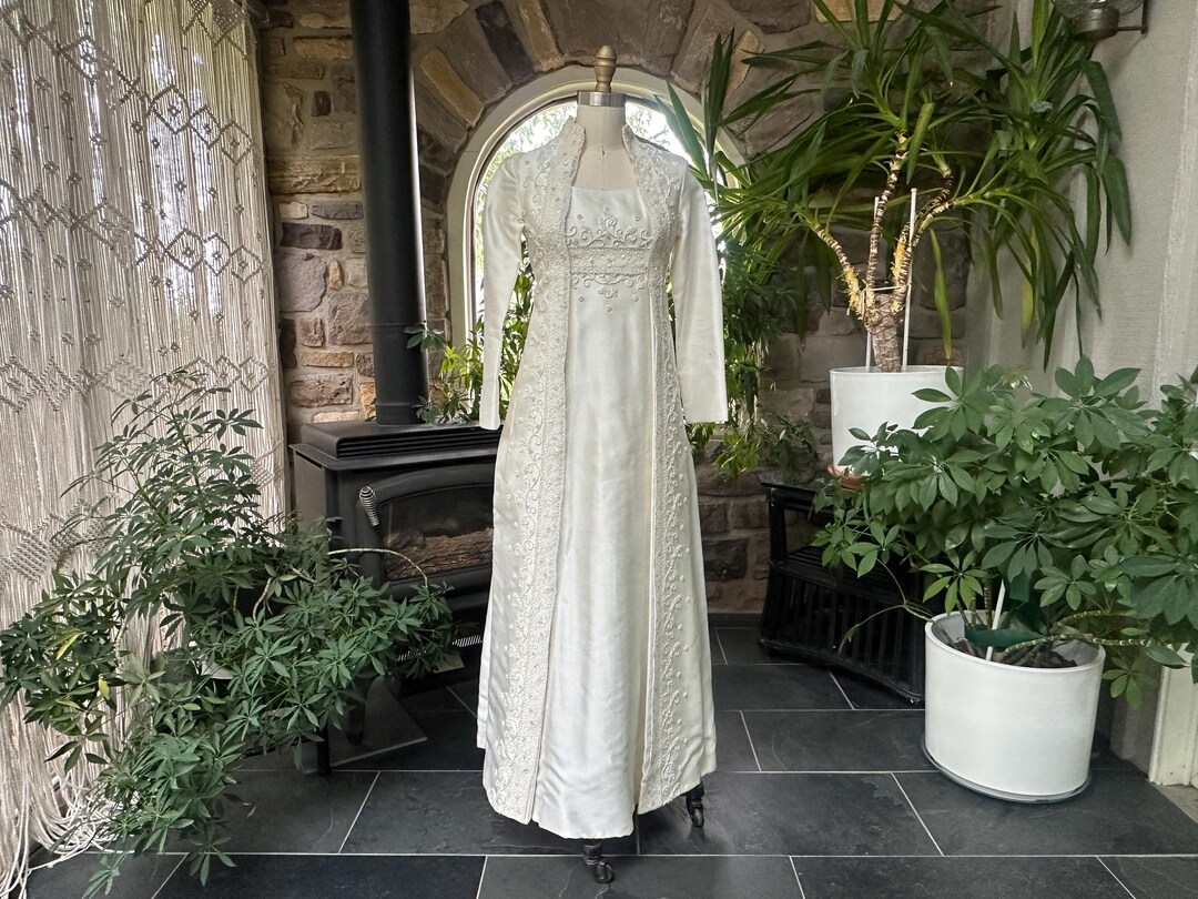 Vintage 1960s Bianchi Ivory Winter Wedding Dress Alencon Lace