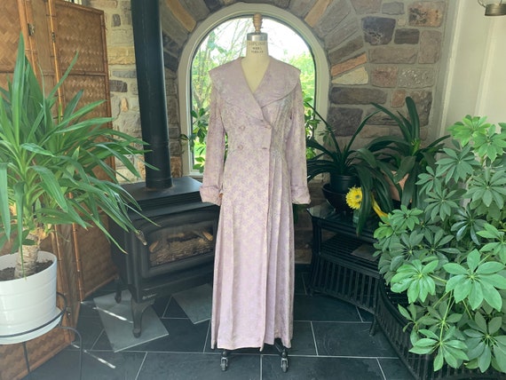 Vintage 1940s Lavender Floral Rayon Jacquard Satin