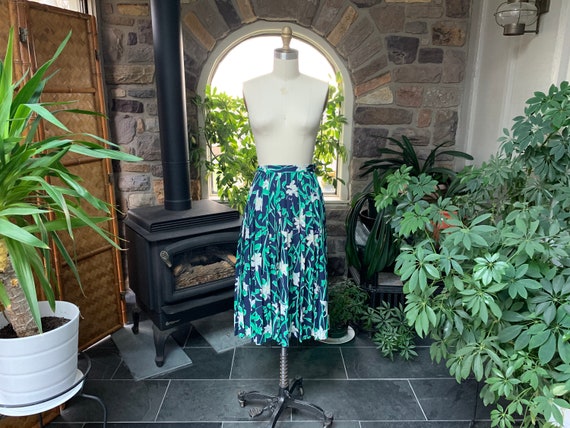 Vintage 1970s Navy Blue and Green Floral 2 Piece … - image 2