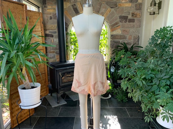 Antique 1930s Peach Silk Floral Lace Trimmed Tap P