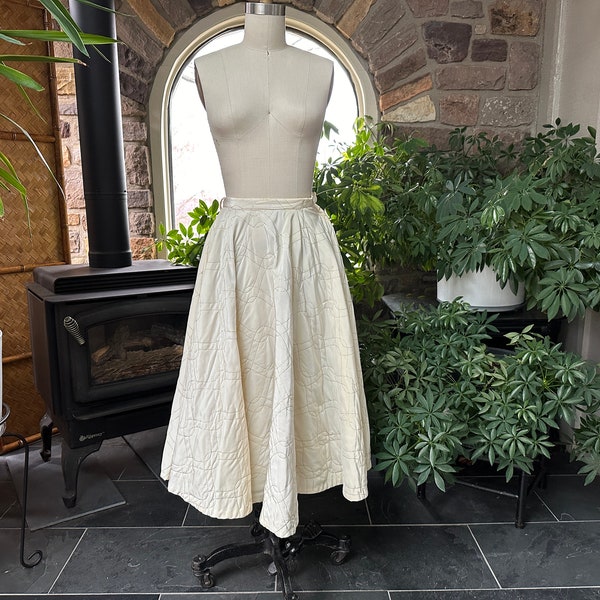 Vintage 1950s Ivory and Metallic Gold Quilted Full Circle Skirt, Fun Fifties Clothing