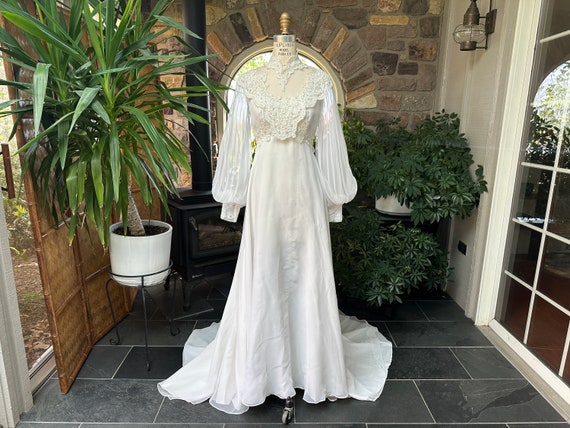 Vintage 1980s White Nylon Chiffon & Lace Wedding … - image 1