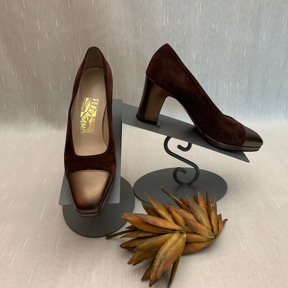 Salvatore ferragamo suede shop pumps