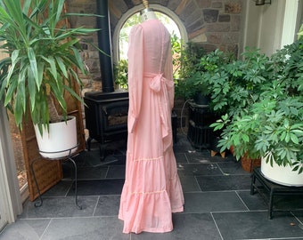 Vintage 1970s Pink and Ivory Lace Peasant Maxi Dress Gunne Sax Style, Vintage Seventies Pink Prairie Dress, Bohemian Pink Barbiecore Dress Vintage 1970s Pink and Ivory Lace Peasant Maxi Dress Gunne Sax Style, Vintage Seventies Pink Prairie Dress, Bohemian Pink Barbiecore Dress