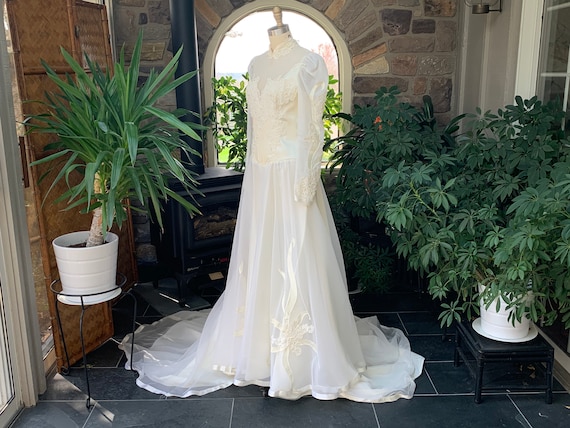 Vintage 1970s Wedding Dress Ivory Chiffon Satin A… - image 3