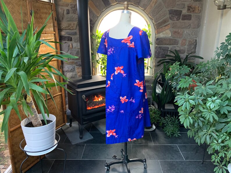 Seventies Flower Hawaiian Housedress Polyester Hawaiian Dress Aloha Lightweight Summer Dress Vintage 1970s Blue Floral Hawaiian MuuMuu