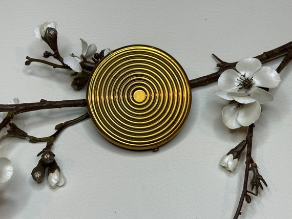 Vintage 1950s Gold Circullar Design Compact with … - image 1