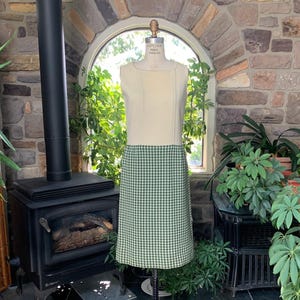 Vintage 1960s Ivory and Green Houndstooth Wool Knit Sleeveless Dress, Vintage Sixties Wool Shift Dress Ivory Bodice Green Houndstooth Skirt