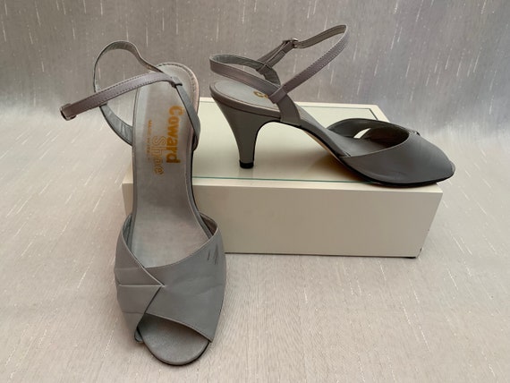Vintage 1970s Gray Leather Dress Sandals Coward S… - image 2