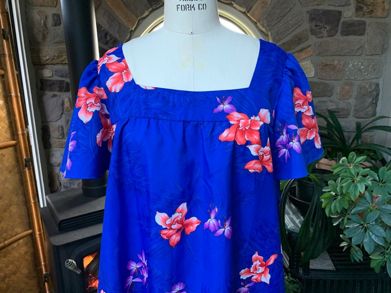 Seventies Flower Hawaiian Housedress Polyester Hawaiian Dress Aloha Lightweight Summer Dress Vintage 1970s Blue Floral Hawaiian MuuMuu