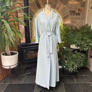 Vintage Light Blue Vassarette Velour Fleece Wrap Robe, Vintage Housecoat Housewife Loungewear, Warm Winter Robe
