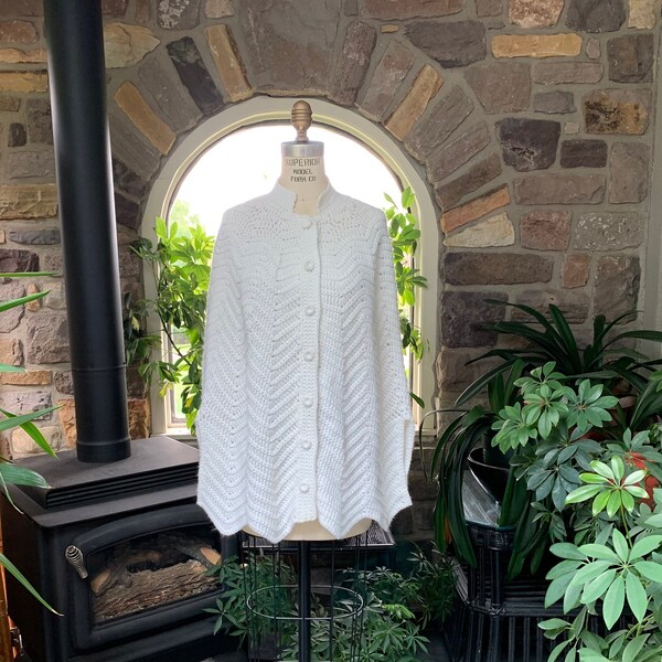 Vintage 1970s White Crocheted Button Front Cape, Vintage Bohemian Knit Cape, Vintage Boho Outerwear, Vintage Crocheted Wedding Shawl