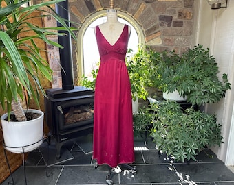 Vintage 1970s Vassarette Underneath It All Maroon Wine Spandex Bodice Nightgown