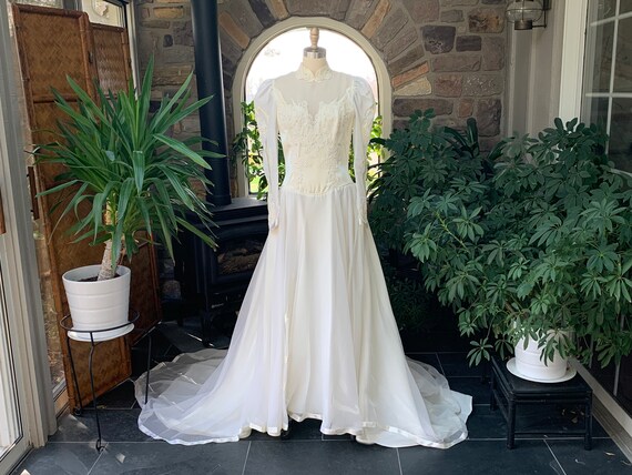 Vintage 1970s Wedding Dress Ivory Chiffon Satin A… - image 1