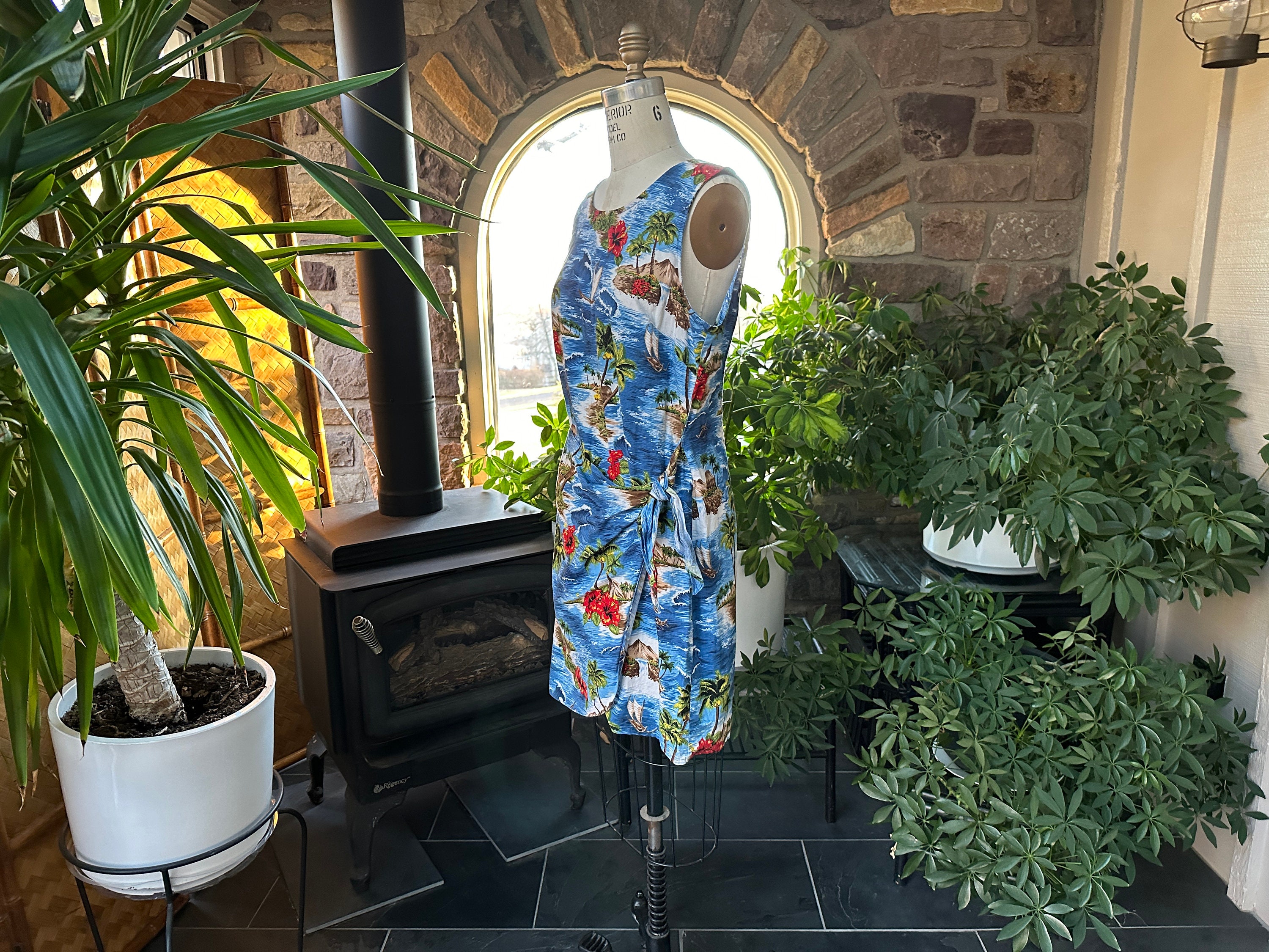 Vintage Blue and White Floral Hawaiian Sarong Shift Dress Shannon