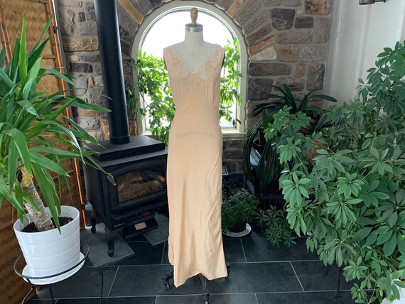 Vintage 1930s Peach Silk and Ecru Cotton Alencon L