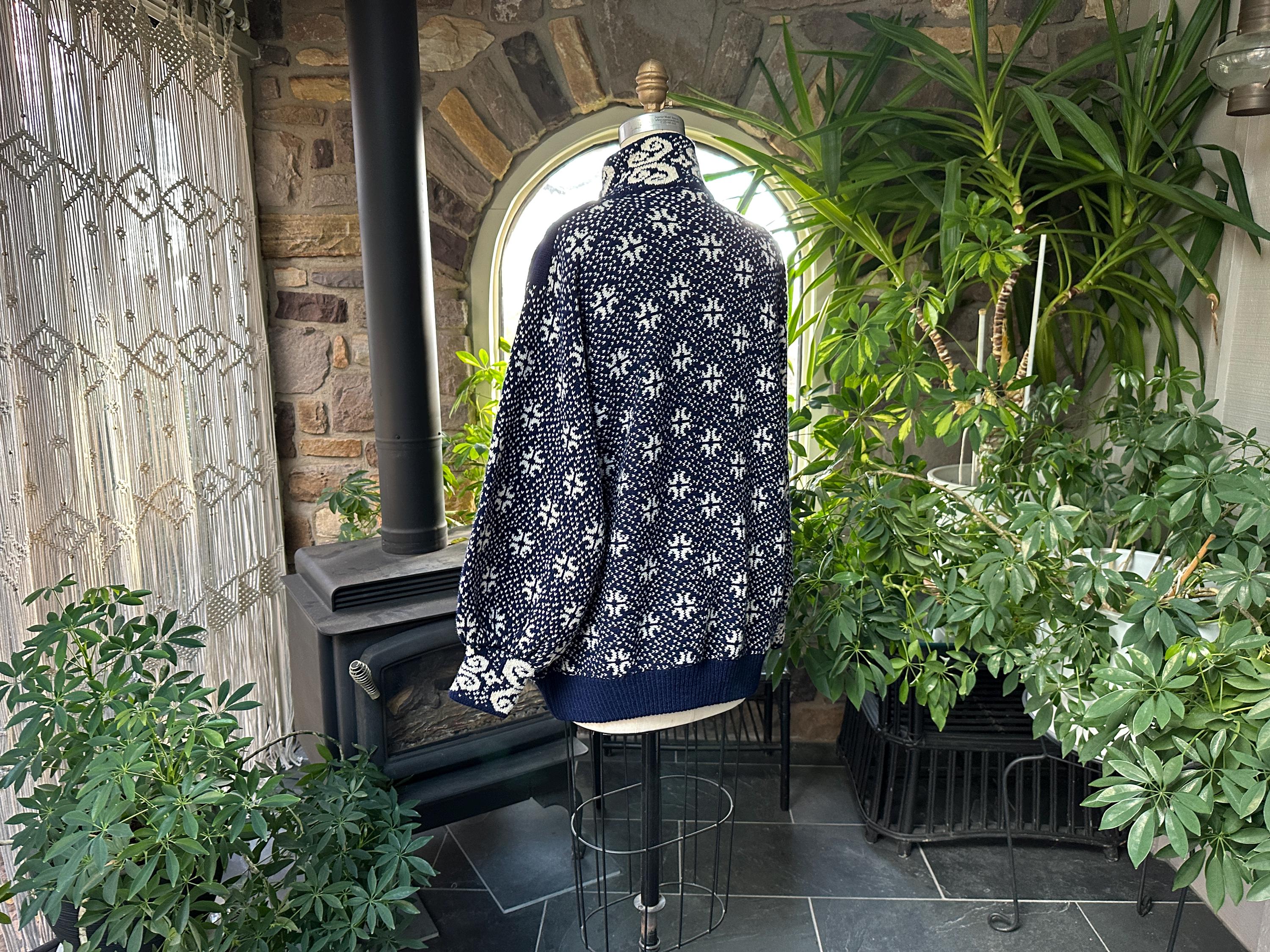 Vintage 1980s Blue and White Design Heavy Wool Sweater Jacket 