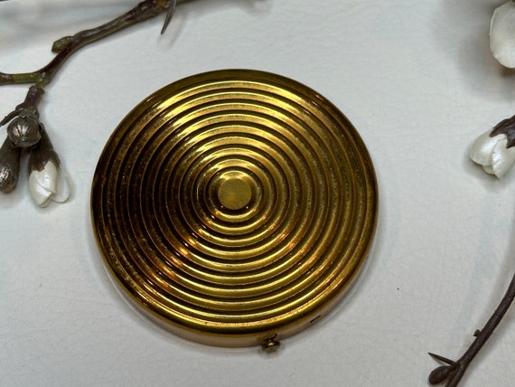 Vintage 1950s Gold Circullar Design Compact with … - image 2