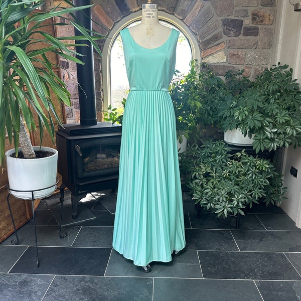 Vintage 1970s Goddess Mint Green Pleated Knit Evening Dress with Lace Jacket, Vintage Mother of the Bride Dress, Green Goddess Gown