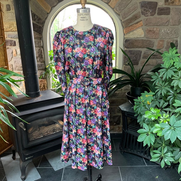 Vintage 1970s Black Floral Silky Knit Dress with Belt Tabby of California, Vintage Seventies Office Dress