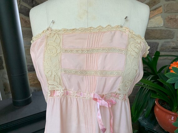 Antique 1920s Peach Silk and Ivory Lace Chemise S… - image 2