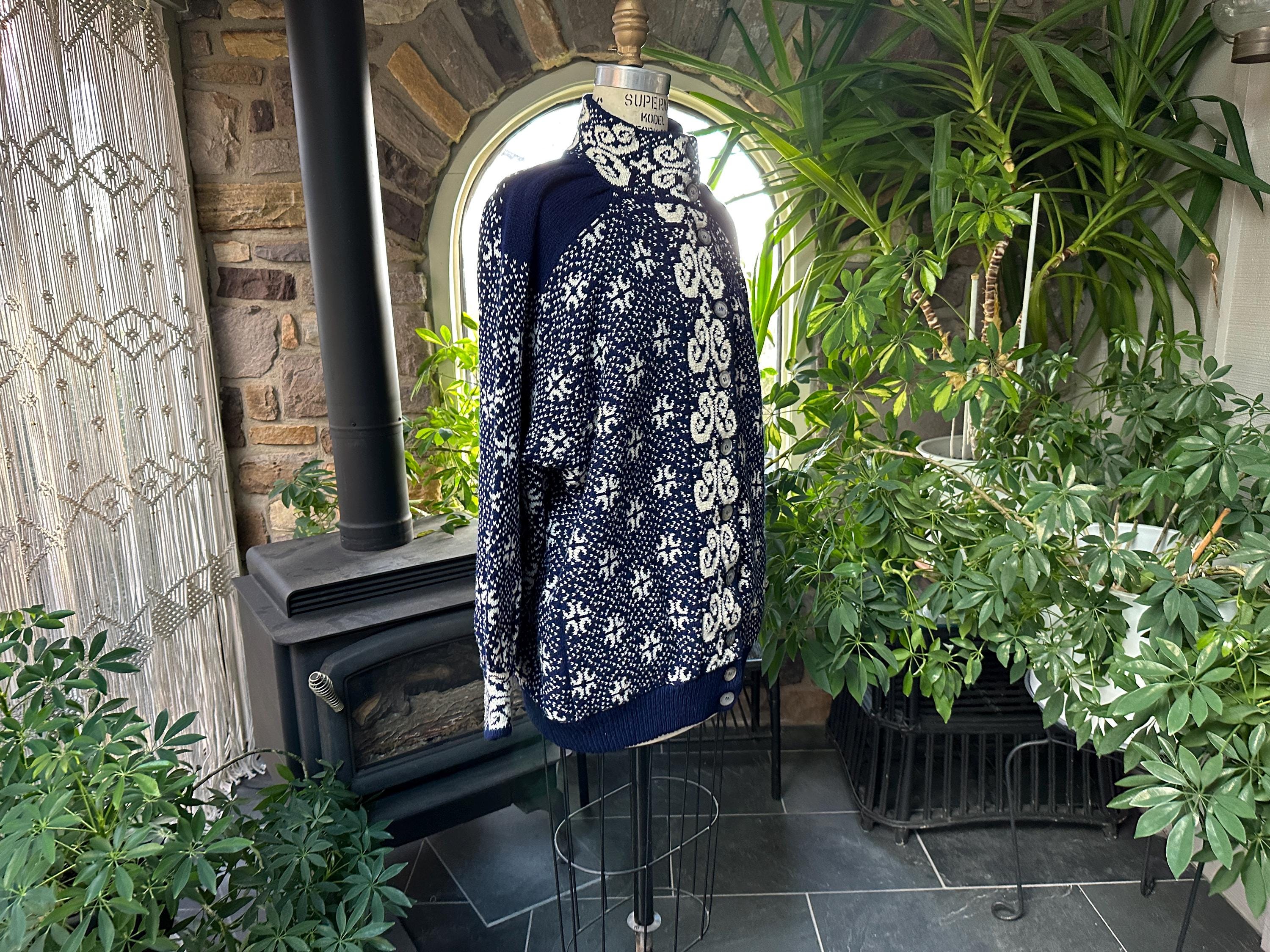 Vintage 1980s Blue and White Design Heavy Wool Sweater Jacket