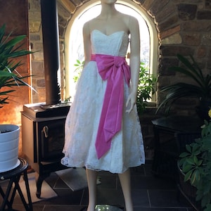 Vintage 1980s White Ivory Lace Strapless Dress Large Pink Bow Sash Flirtations Alfred Anseld, Vintage Eighties Lace Dress Bridal Clothing