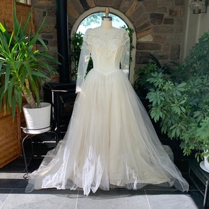 Vintage 1950s Ivory Satin Tulle and Lace Wedding Dress, Vintage Fifties Tulle Wedding Gown