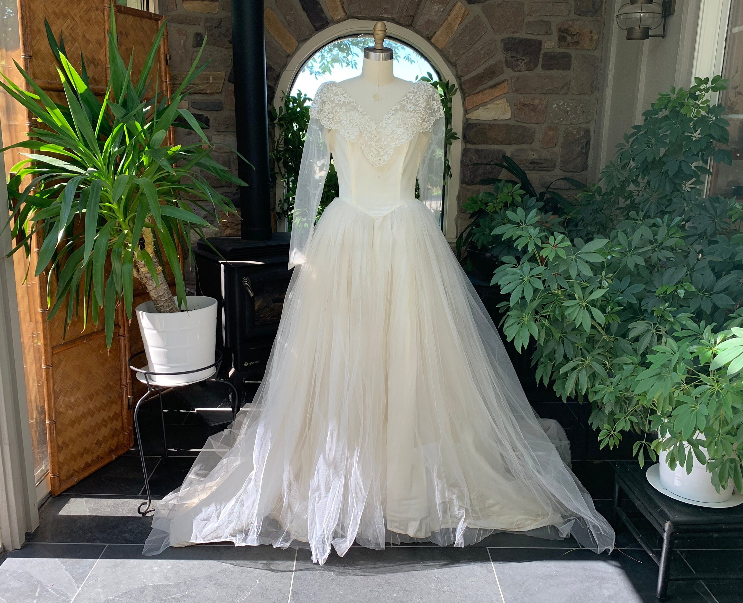 Vintage 1950s Ivory Satin Tulle and Lace Wedding Dress