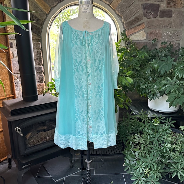 Vintage 1970s Turquoise Blue Nylon and White Lace Peignoir Nightgown and Robe Set, Vintage Floral Lace Nightgown Set