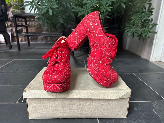 Vintage 1970s Red Bandana Cloth Platform Tie Shoe… - image 2