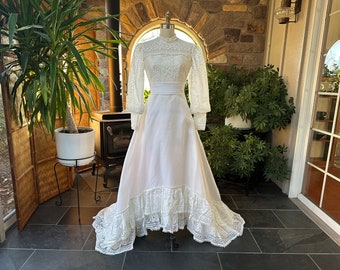 Vintage 1970s White Lace High Neck Ruffle Wedding Dress, Vintage Seventies White Lace Wedding Gown