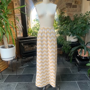 Vintage 1970s White Yellow Tan Chevron Double Knit Maxi Skirt, Vintage Seventies Long Skirt