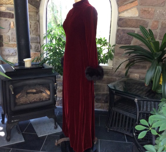 Vintage 1960s Wine Velvet and Fur Evening Dress K… - image 6