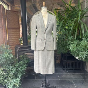 Vintage 1980s Gray and Ivory Herringbone Wool Jacket and Skirt Suit VanJulian, Vintage Eighties 2 Piece Fitted Suit