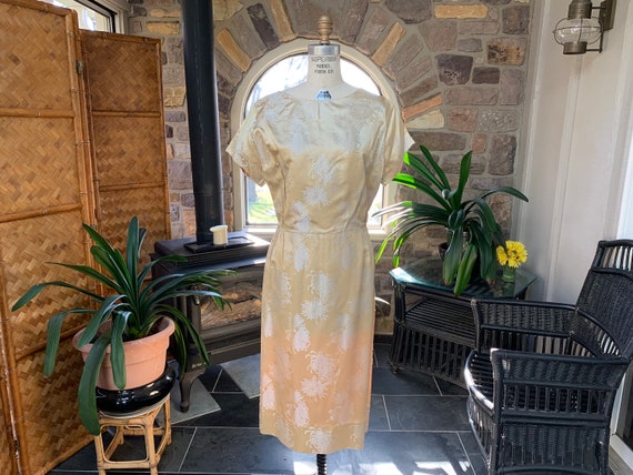 Vintage 1950s Asian Gold and Ivory Silk Cream Cheo