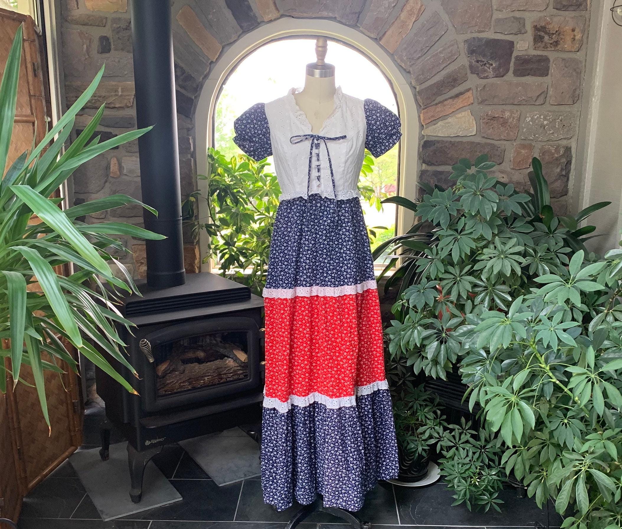 Vintage 1970s Blue Red White Floral Seersucker and Lace Summer