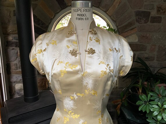 Vintage 1960s Asian Ivory and Golden Yellow Silk … - image 2