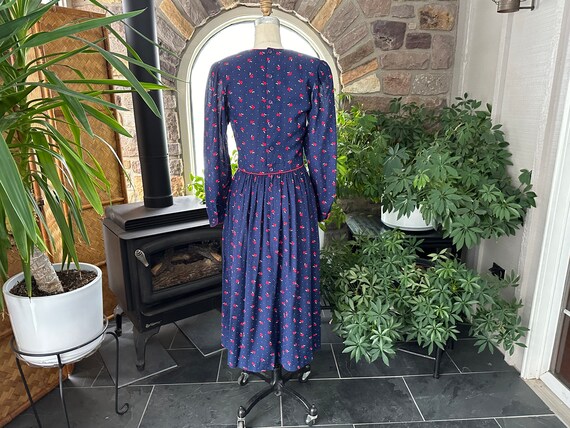 Vintage 1970s Blue Red and White Floral Rose Dres… - image 6