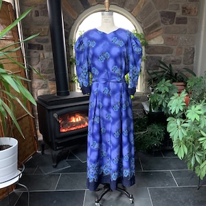 Vintage 1990s Blau Floral Plus Size Kleid, Neunziger großes Vintage Kleid