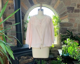 1940年代 vintage bed jacket Vintage 40's Pale Peach Satin Bed Jacket With Lace Details - Etsy