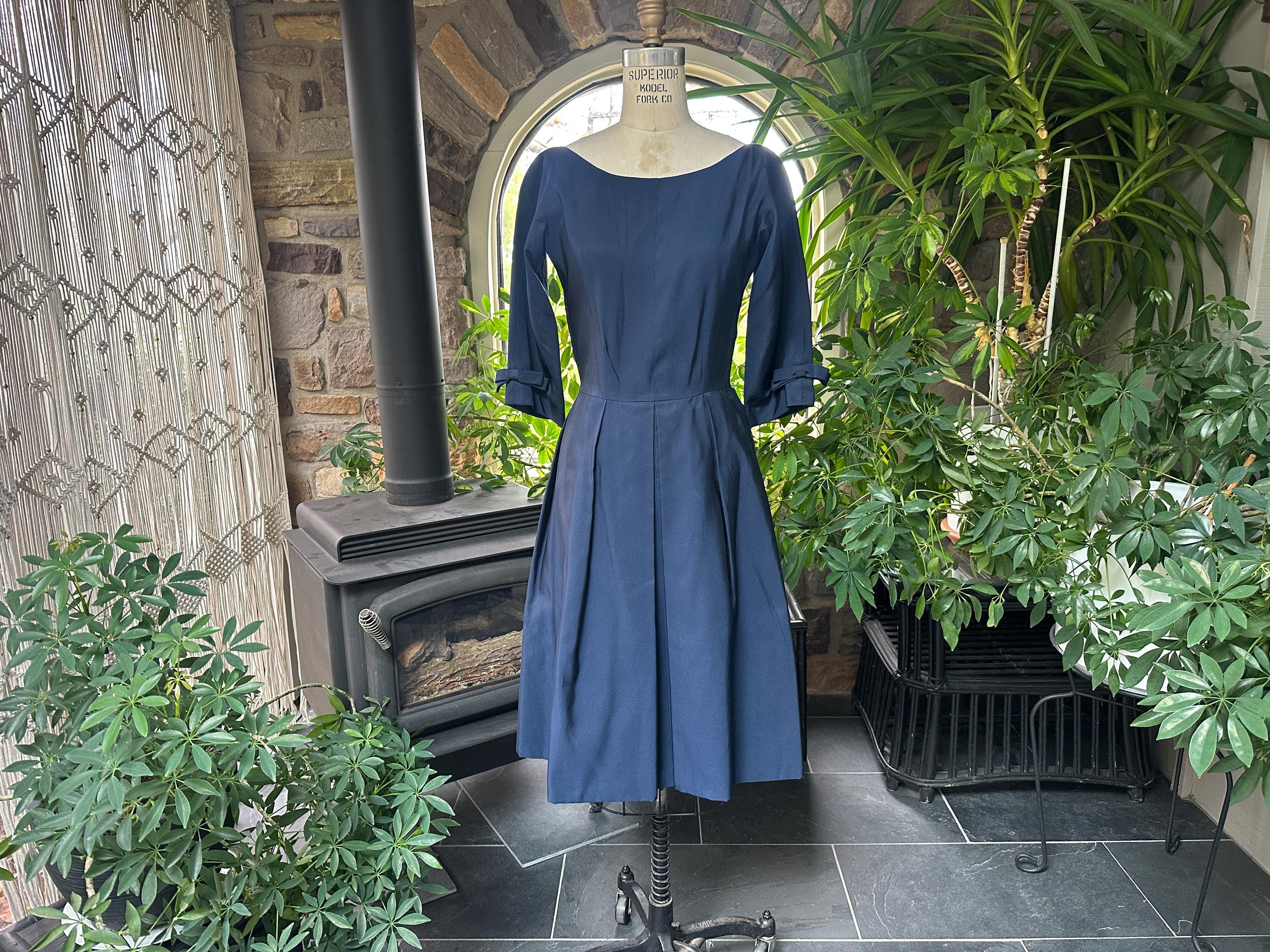 review navy blue dress @review_australia has done it again! Another great dress, the Orchid Lace Midi Dress! I love navy, lace and cutwork, so When I was shooting this video a woman came up and said she nearly bought