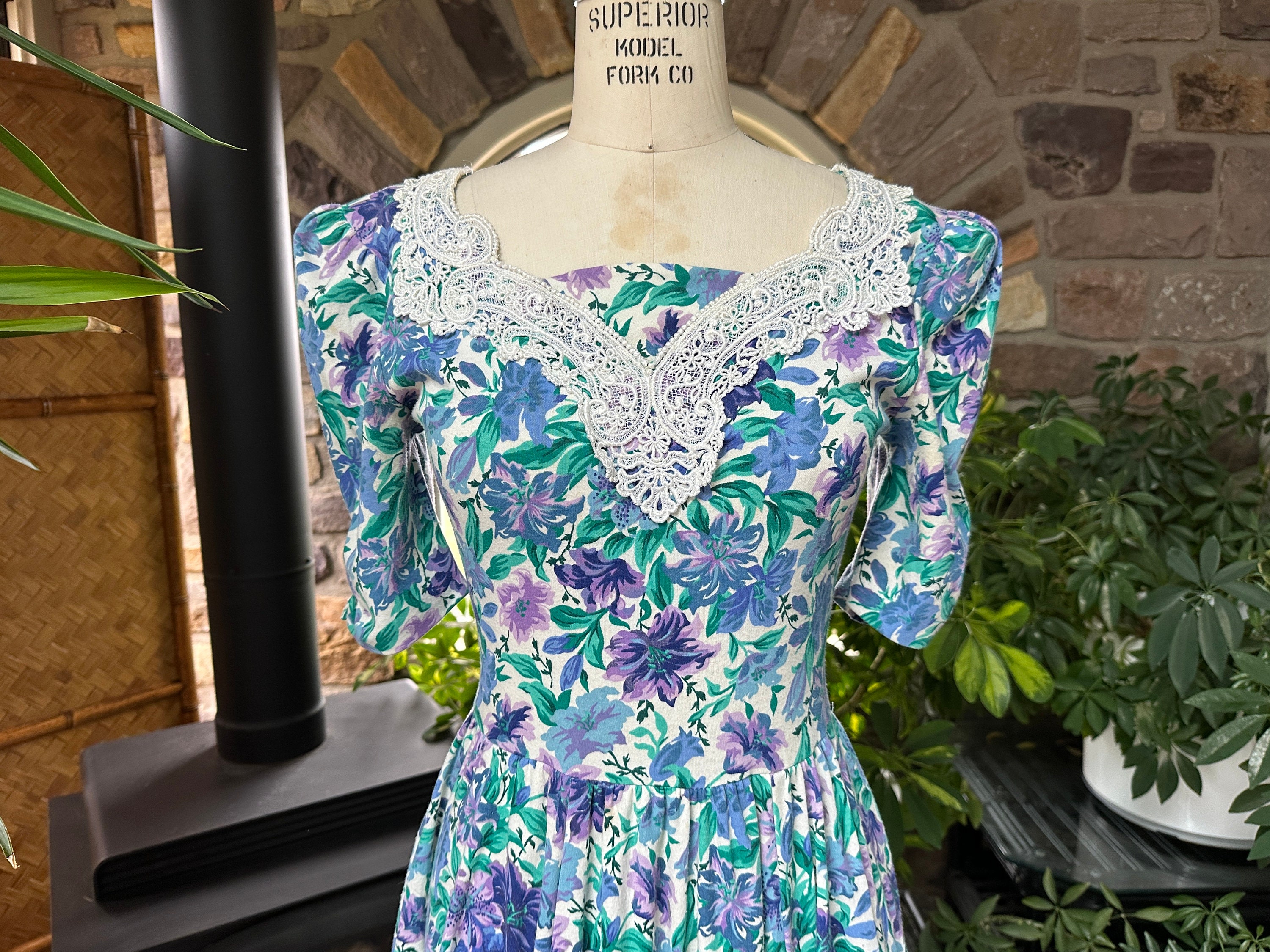 Vintage 1980s Purple Green and White Floral Knit Dress With Lace